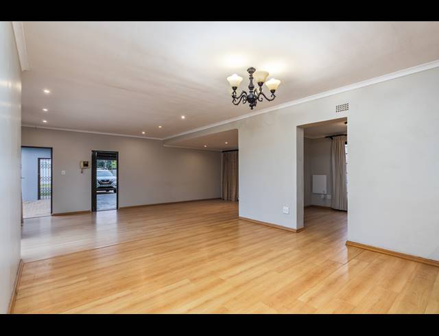 4 BEDROOM HOUSE FOR SALE IN BLOUBERG SANDS